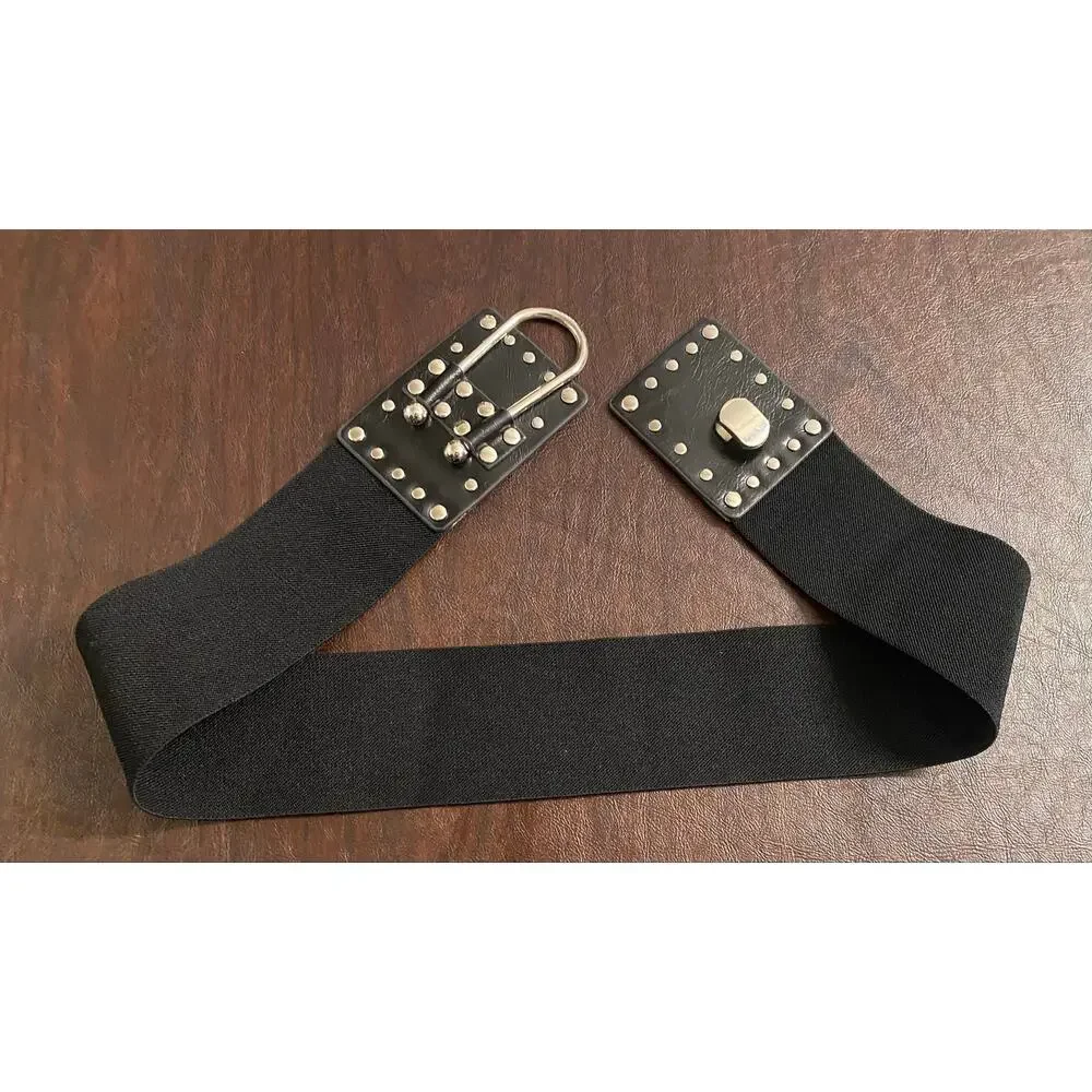 Unbranded statement black
